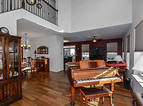 3rd image of 9816 Cummings St #0