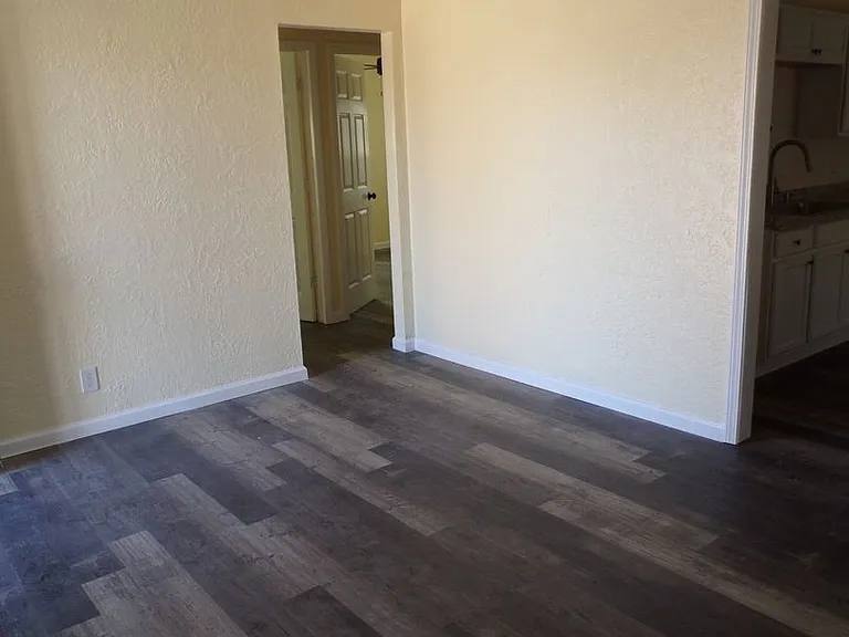 1214 NW Lincoln Ave — Photo 4