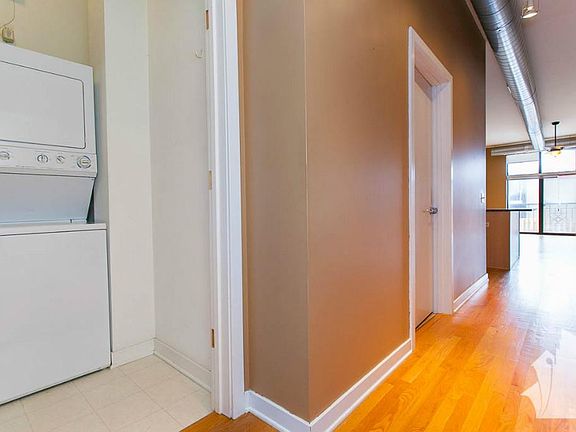 2nd image of 4011 N Francisco Ave Unit 109
