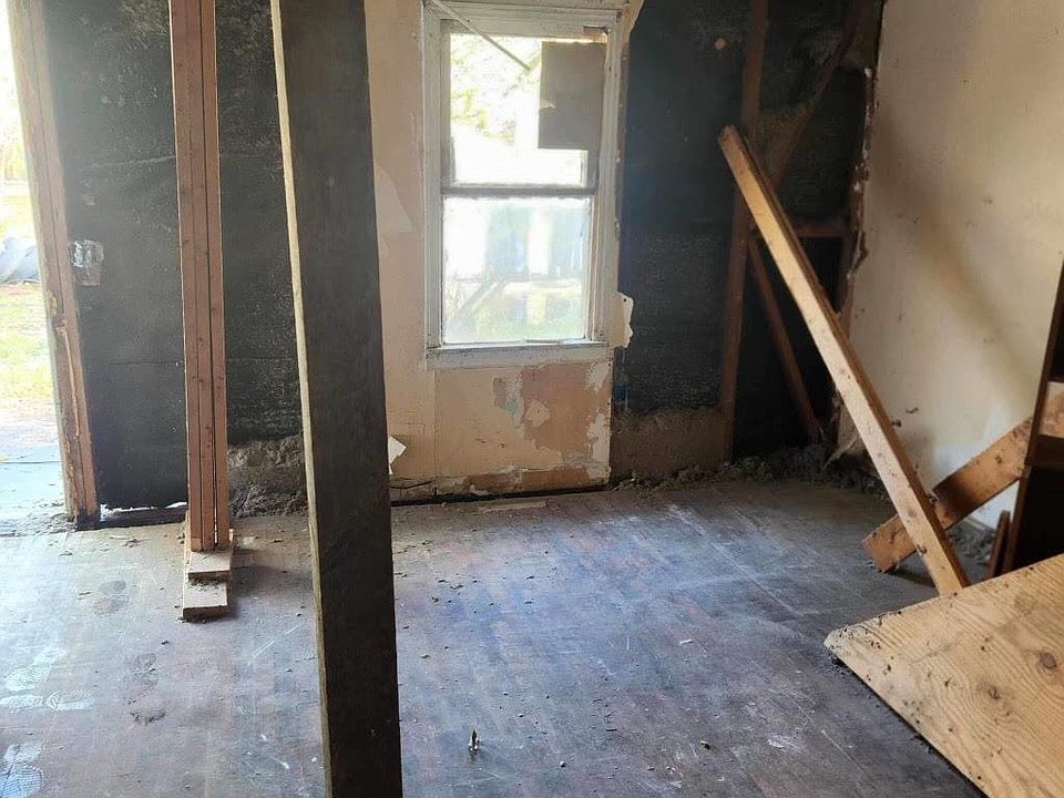 2nd image of 1405 S Jim St