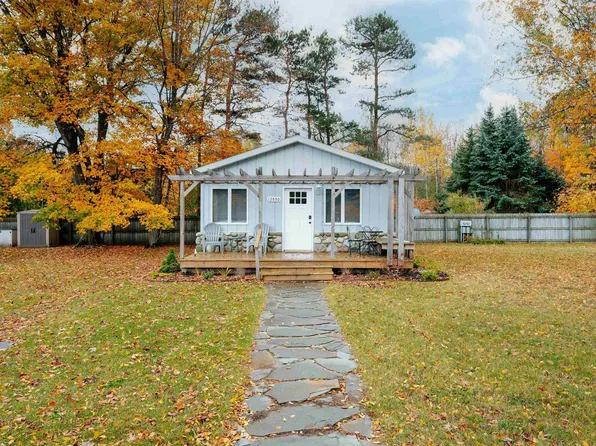 12850 E Baypointe Dr #5, Northport, MI 49670