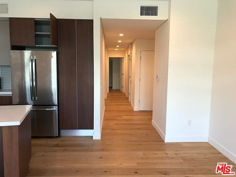 938 S Orange Grove Ave #201 — Photo 8