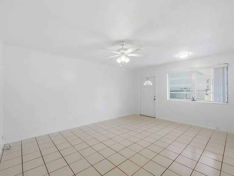 7211 Venetian St — Photo 15