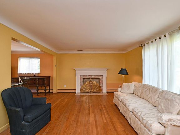 4th image of 2343 Van Leunen Dr