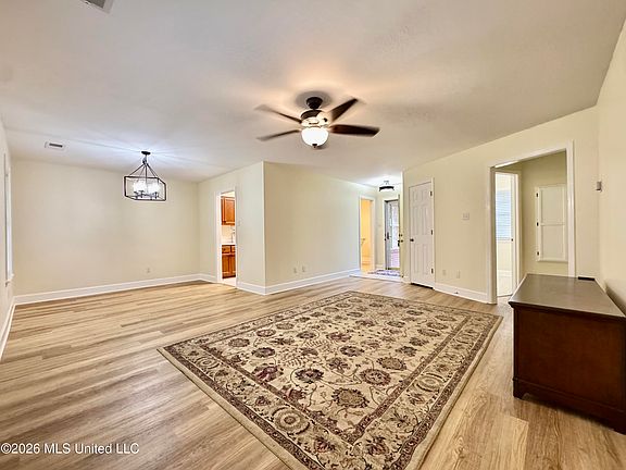 5th image of 392 Kimber Ln