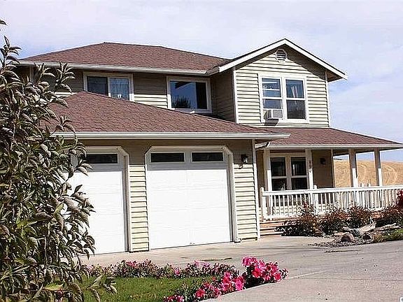2nd image of 300 NW Parr Dr