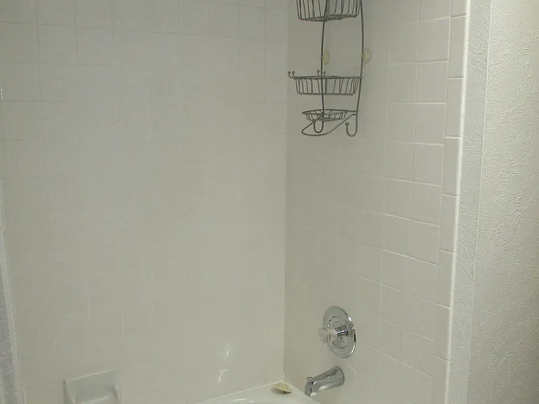 10409 Camino Del Oso NE — Photo 18