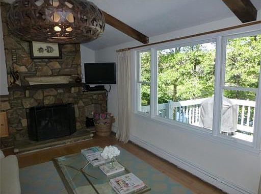 4th image of 15 Sheridan Dr