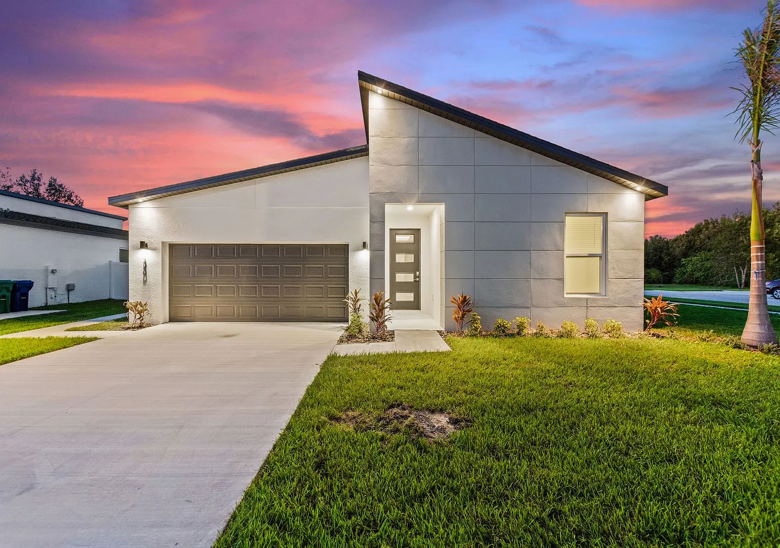 4 Bed / 2 Bath with Fenced Yard in Winter Haven, FL (Deposit Free Option!) — Photo 1