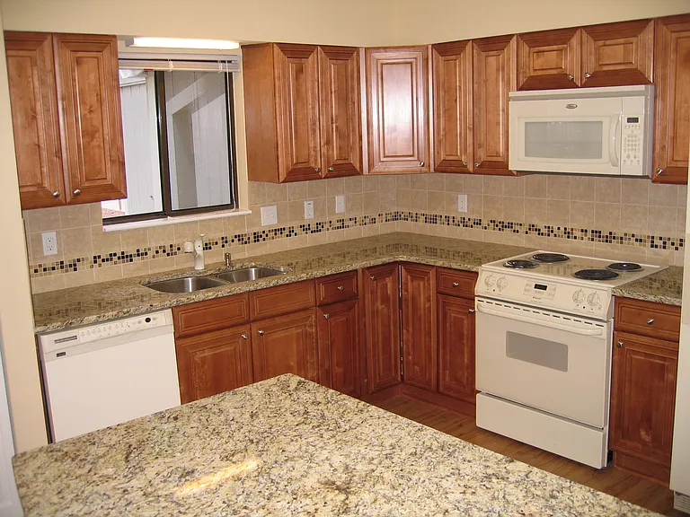 2320 Salem Dr NE — Photo 5