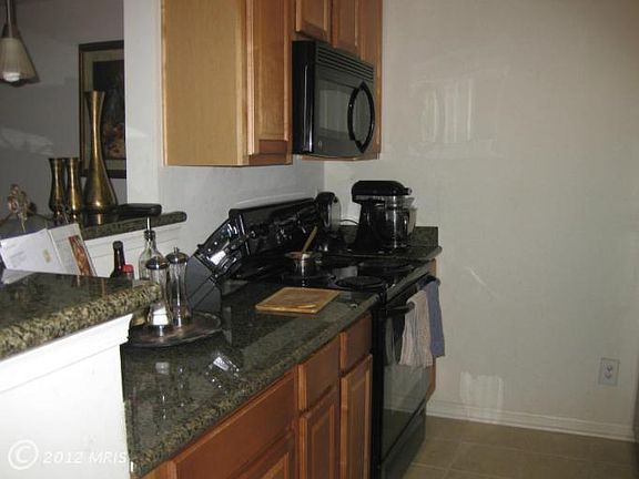 5th image of 3178 Summit Square Dr #3-B8