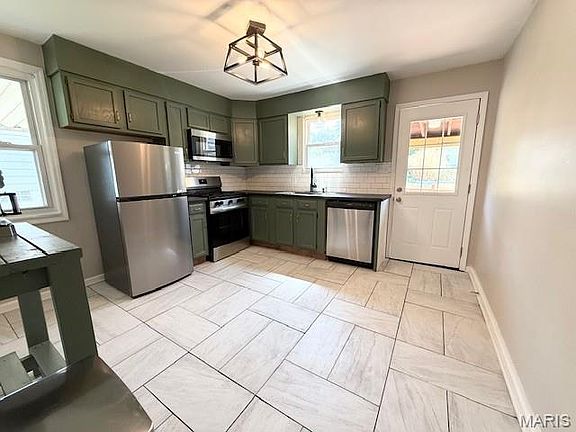 3rd image of 6514 Clifton Hills Dr