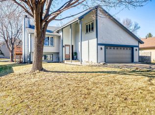 11926 Summerset Ln, Burnsville, MN 55337