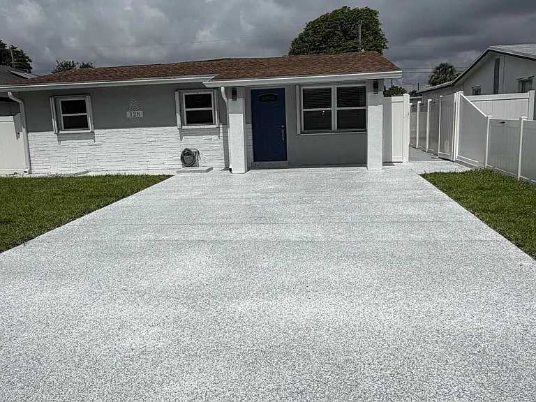 128 NW 10th Ave — Photo 1