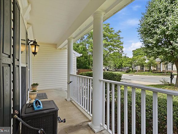 2nd image of 46073 Trefoil Ln