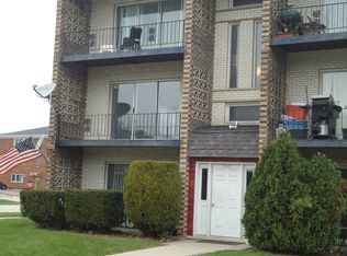 8040 W 84th St APT 3E, Justice, IL 60458