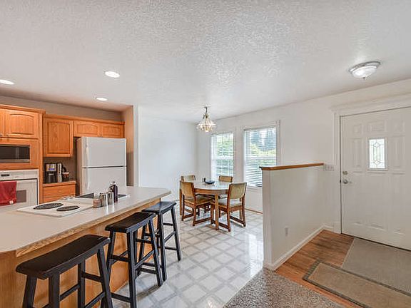 3rd image of 2606 NE 100th St
