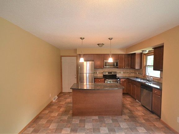 4th image of 14021 Crosstown Blvd NW