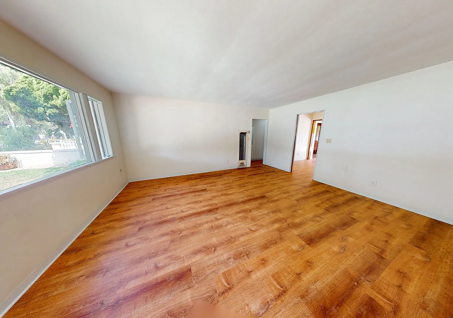 Mid-century vibe | New flooring & paint — Photo 2