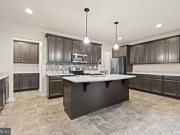 5th image of 23348 Lindsay Dr