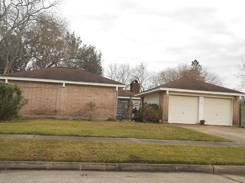 1st image of 646 W Castle Harbour Dr