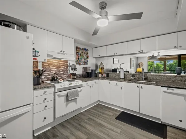 2069 W Lakeview Blvd #5, North Fort Myers, FL 33903