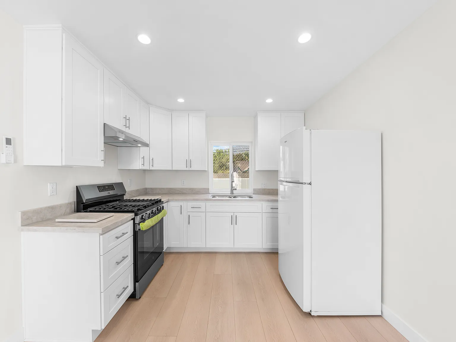 1 bed, 450 sqft, $2,200 — Photo 2