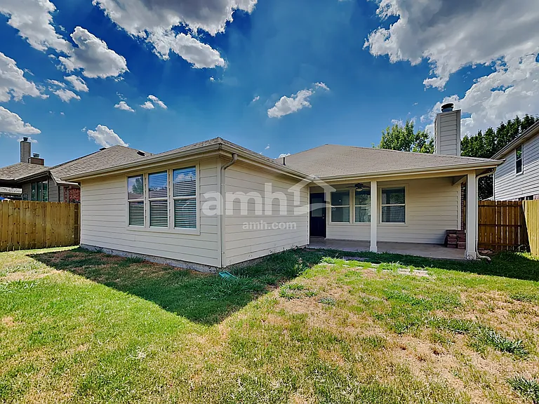 530 Hickory Ln — Photo 21