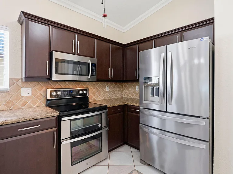 1343 SW 44th Ter — Photo 10