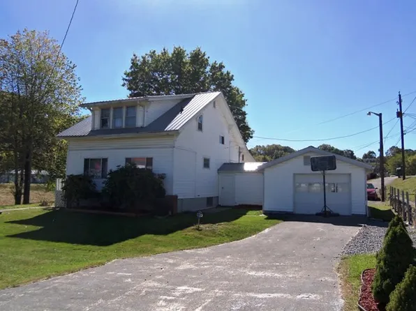 241 Camellia Dr, Bluefield, WV 24701