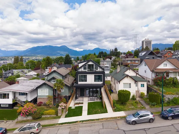 3645 Dundas St #1, Vancouver, BC V5K 1S3