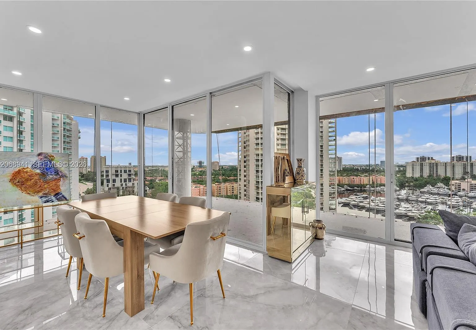 Turnberry Towers Condo — Photo 1