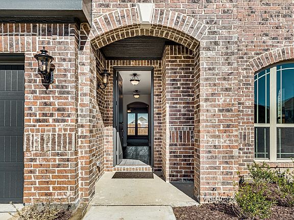 4th image of 3920 Holly Springs Ln