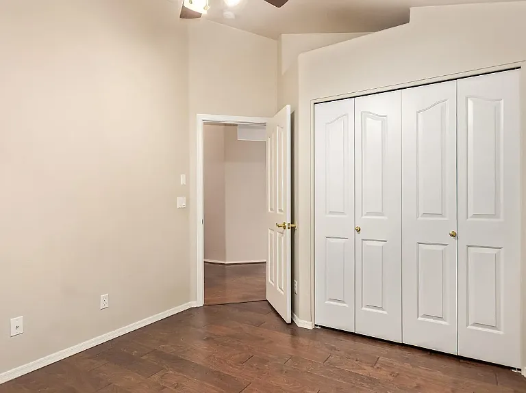 517 S Paradise Dr — Photo 16