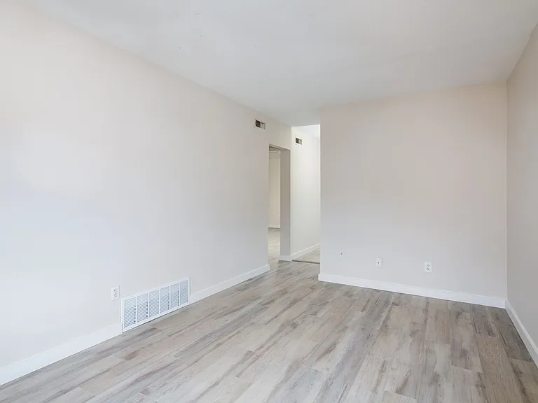 Forest Creek Apartments — Photo 12