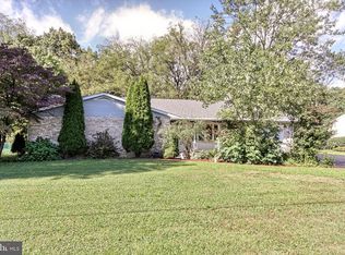321 Garland Dr, Carlisle, PA 17013