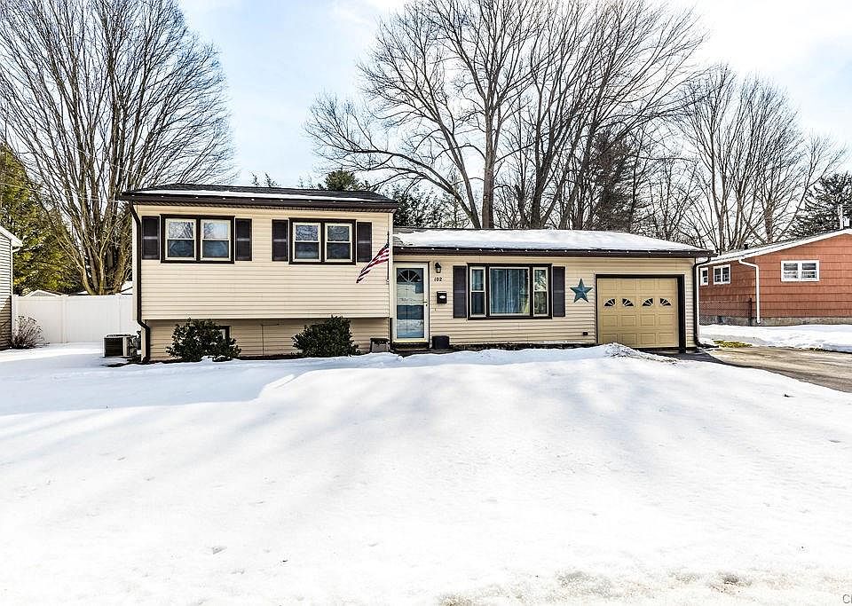 1st image of 102 River Park Dr