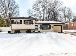 102 River Park Dr, Liverpool, NY 13090