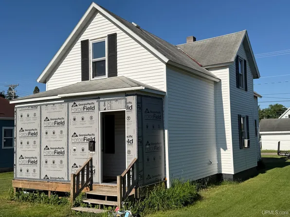 307 Iron St, Norway, MI 49870