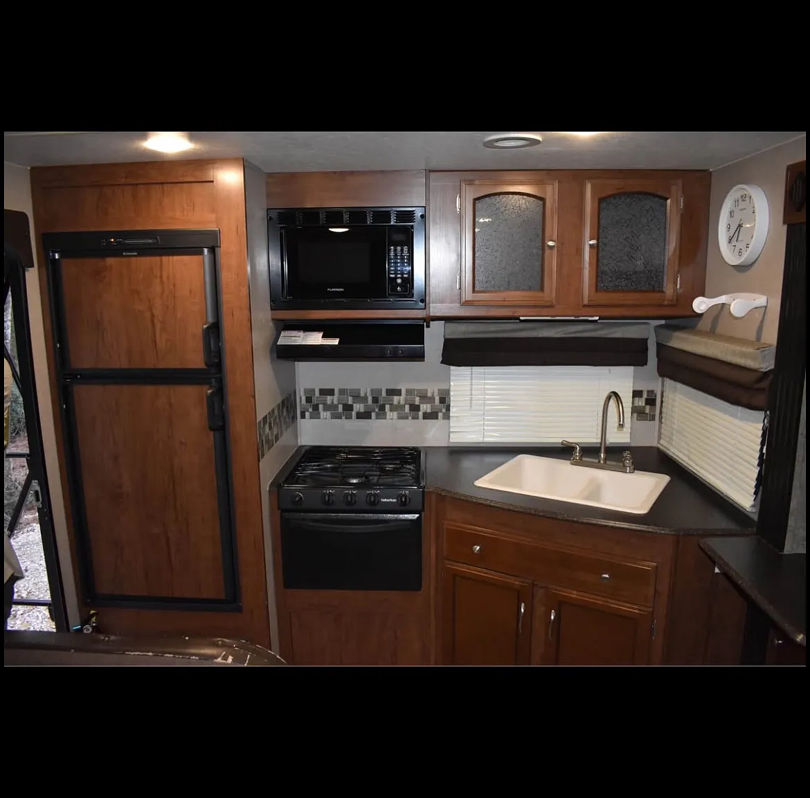 2 bed, 221 sqft, $1,000 — Photo 3