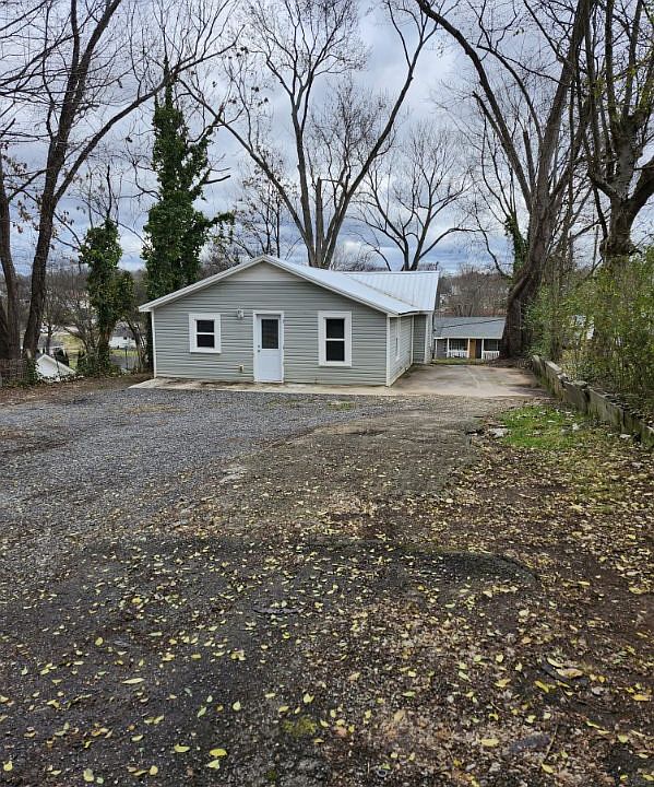 2nd image of 1530 Blythe Ave SE