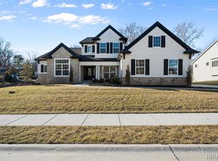 529 Long Acres Ln, Saint Louis, MO 63132