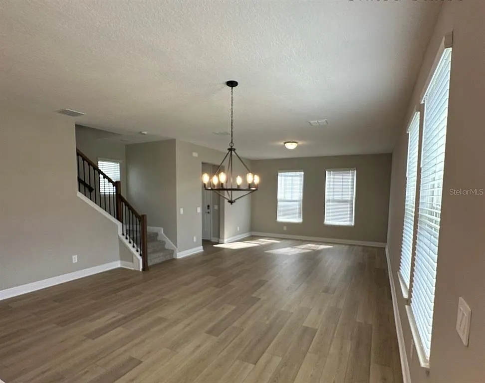 4 bed, 2.5 bath, 2114 sqft, $3,100 — Photo 3