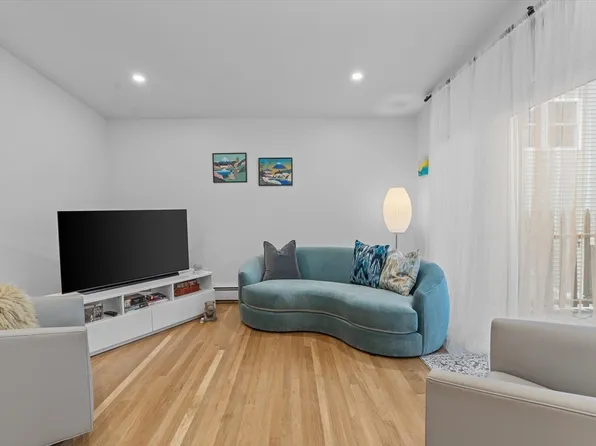 402 E 7th St #2, South Boston, MA 02127