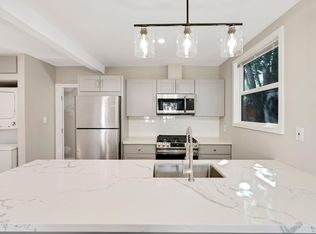 1384 Iowa Ave, Pasadena, CA 91103