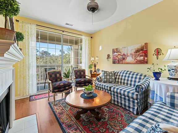 5th image of 1600 Long Grove Dr Unit 225