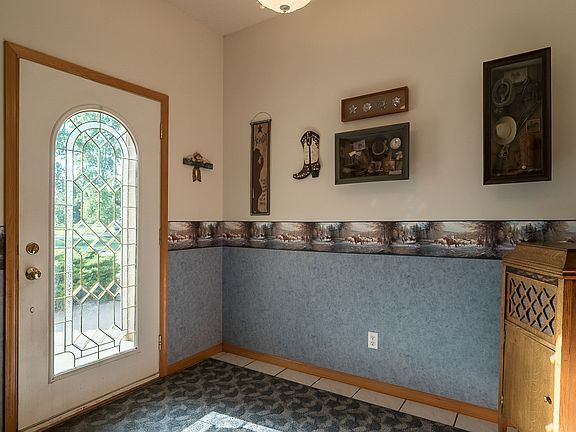 4th image of 100 Stonehenge Dr