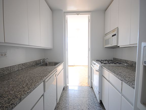 4th image of 420 E 54th St APT 28J