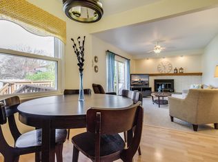 16406 Edgewood Dr, Livonia, MI 48154