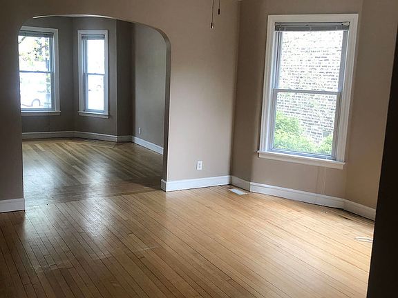 4th image of 3752 N Wolcott Ave #1